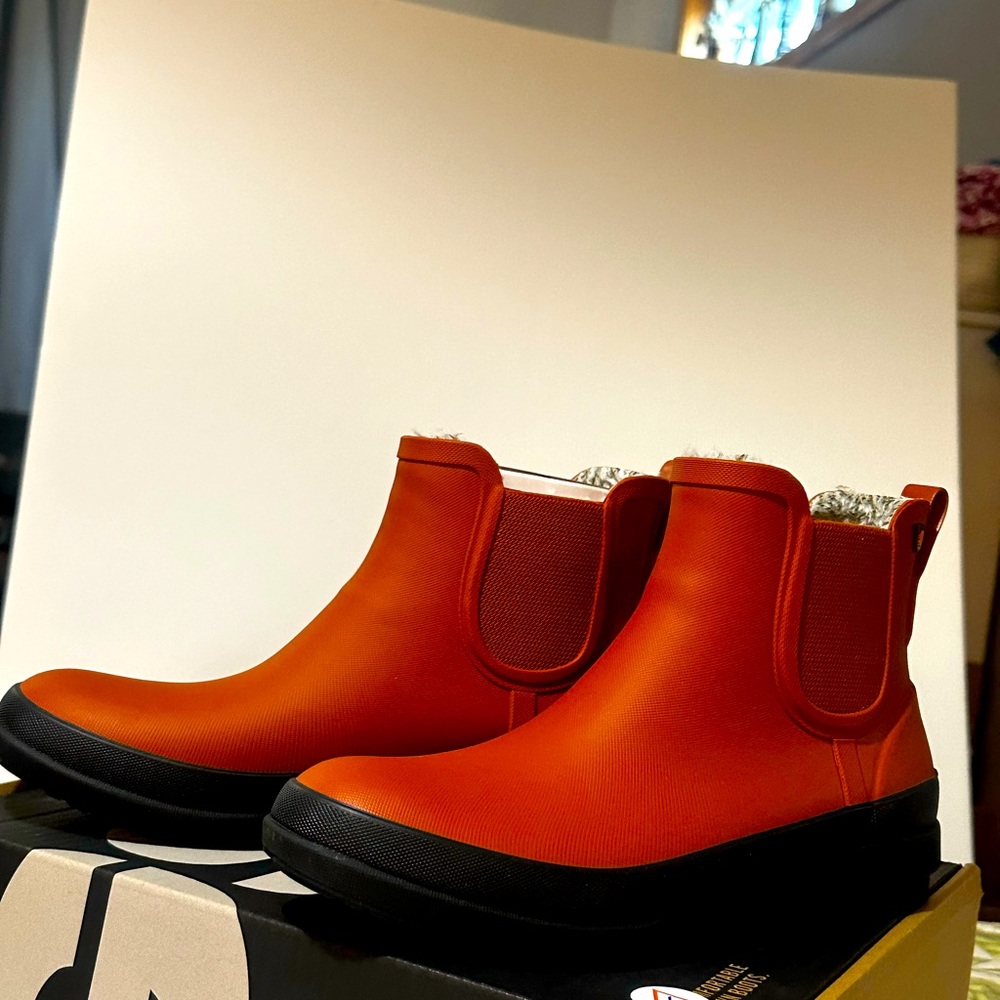 Bogs waterproof booties size 9